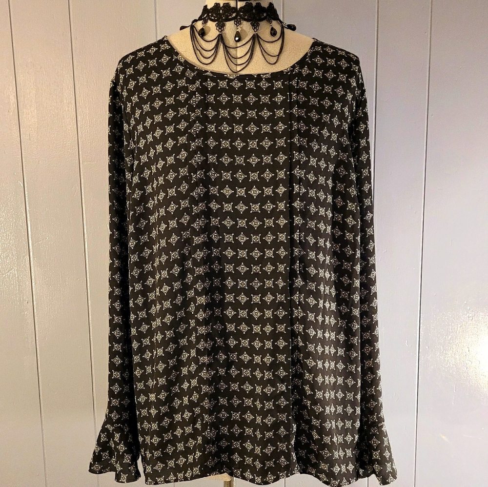 Liz Claiborne Career Long Sleeve Pattern Blouse